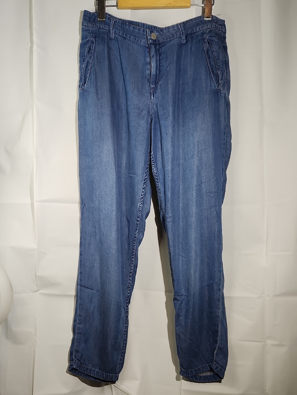 Esprit Women's Straight Leg Super Lightweight Denim Jeans in Blue (W: 15.5")